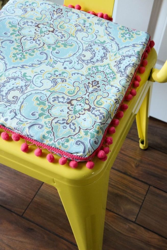 diy-no-sew-reversible-chair-cushions-waverly-inspirations