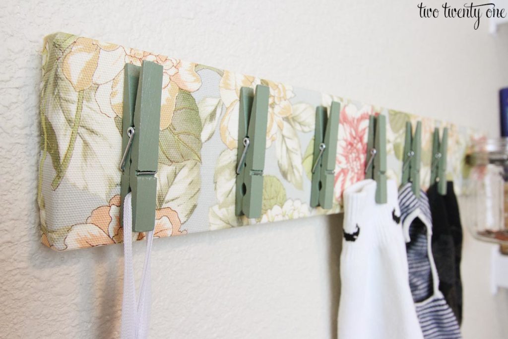 laundry-room-clothespin-board